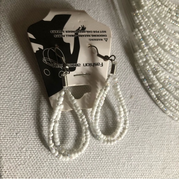 Fashion Accessory White & Iridescent Bead Necklace and Earring Set - Picture 2 of 9